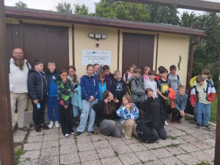 Spacer badawczy po Gӧrlitz dzieci ze Szkoły Podstawowej w Jeżowie Sudeckim w ramach projektu “PROADAPT – POGRANICZE PRZYJAZNE KLIMATOWI – Wspomaganie decyzji w zakresie lokalnych działań adaptacyjnych do zmiany klimatu”