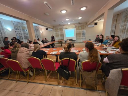 Debata Moc małych społeczności przeciw kryzysom w Strupicach